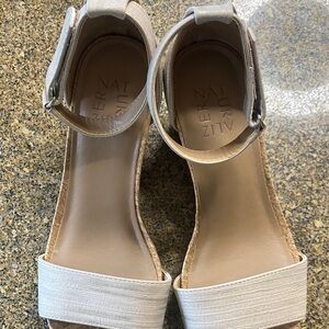 Naturalizer Women's Elegant White Heels